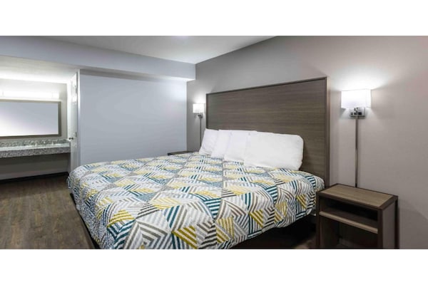 Foto van 1 tweepersoonsbed (queensize) | Roken toegestaan, koelkast (McFridge) - BedRoom