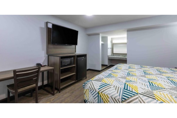 Foto van 1 tweepersoonsbed (queensize) | Roken toegestaan, koelkast (McFridge) - BedRoom