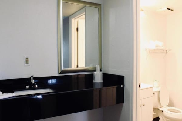 Foto van 1 tweepersoonsbed | Rookvrij - Vakantiehuis in Dayton - BathRoom