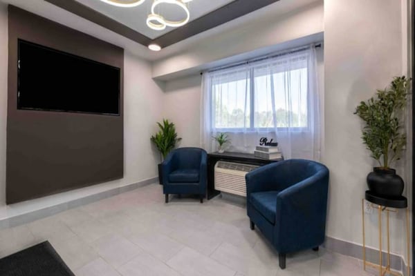 Foto van 1 kingsize bed | Niet-roken - Vakantiehuis in Charlotte NC - FloorPlan