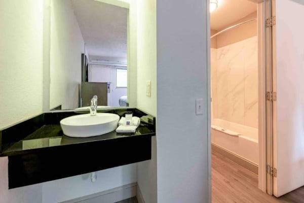 Foto van 1 kingsize bed | Niet-roken - Vakantiehuis in Charlotte NC - BathRoom