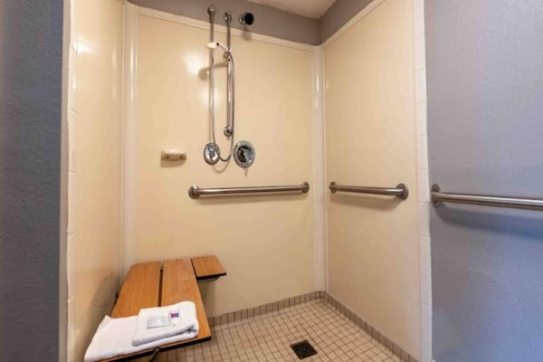 Foto van 1 kingsize bed | Niet-roken - Vakantiehuis in Charlotte NC - BathRoom