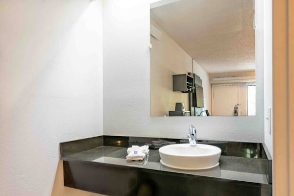 Foto van 1 kingsize bed | Niet-roken - Vakantiehuis in Charlotte NC - BathRoom