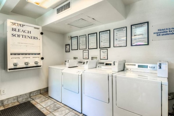 Foto van 1 tweepersoonsbed (queensize) | Minikoelkast - Vakantiehuis in Corona CA - Facilities