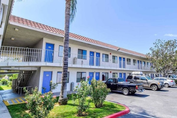 Foto van 1 tweepersoonsbed (queensize) | Minikoelkast - Vakantiehuis in Corona CA - ExteriorSummer