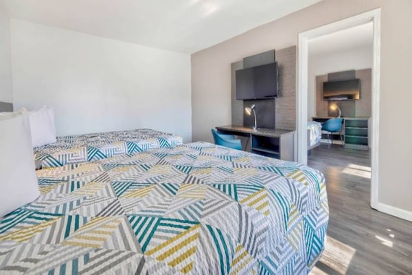 Foto van 1 tweepersoonsbed (queensize) | Rookvrij, Keuken - Vakantiehuis in Effingham - BedRoom