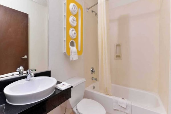 Foto van 1 kingsize bed | Roken toegestaan - Vakantiehuis in RICHBURG - BathRoom