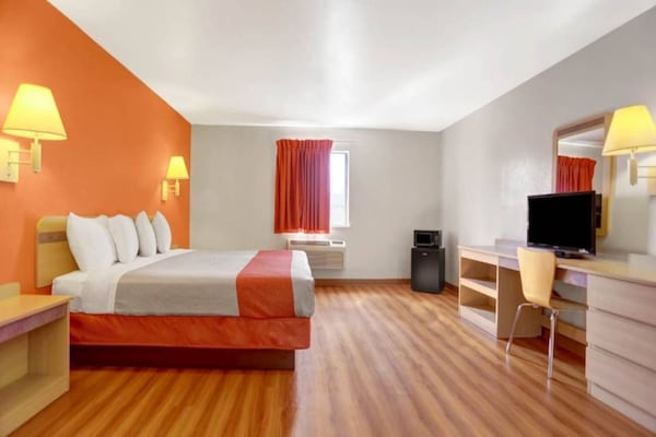 Foto van 1 kingsize bed | Rookvrij, koelkast - Vakantiehuis in Española - BedRoom