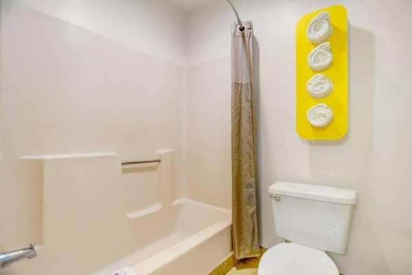 Foto van 1 kingsize bed | Rookvrij - Vakantiehuis in Española - BathRoom
