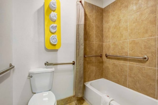 Foto van 1 kingsize bed | Rookvrij - Vakantiehuis in Española - BathRoom