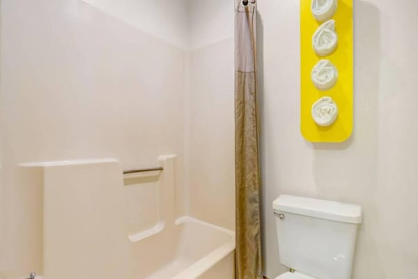 Foto van 1 kingsize bed | Rookvrij - Vakantiehuis in Española - BathRoom