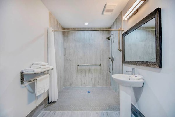 Foto van 1 kingsize bed | Rookvrij - Vakantiehuis in Aransas Pass - BathRoom