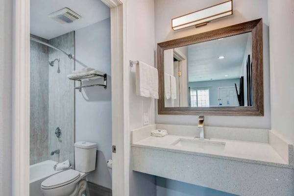 Foto van 1 kingsize bed | Rookvrij - Vakantiehuis in Aransas Pass - BathRoom