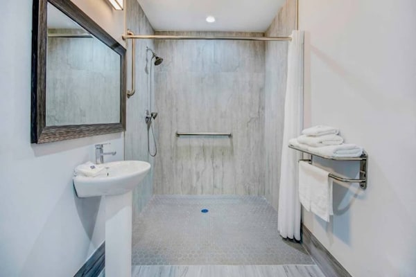 Foto van 1 kingsize bed | Rookvrij - Vakantiehuis in Aransas Pass - BathRoom