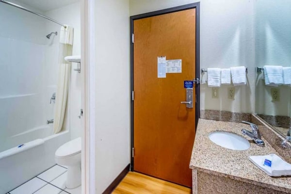 Foto van 1 kingsize bed | Rookvrij - Vakantiehuis in Urbana - BathRoom