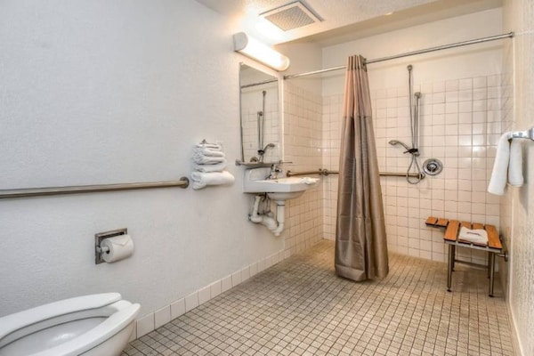 Foto van 1 tweepersoonsbed (queensize) | Rookvrij - Vakantiehuis in Corona CA - Facilities