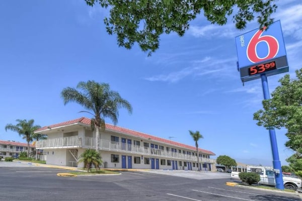 Foto van 1 tweepersoonsbed | Douche conform ADA/RI-normen - Vakantiehuis in Corona CA - Facilities