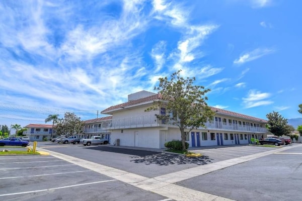 Foto van 1 tweepersoonsbed | Douche conform ADA/RI-normen - Vakantiehuis in Corona CA - Facilities