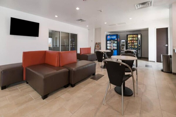 Foto van 1 tweepersoonsbed (Queensize) | Badkuip met toegang voor mi - FloorPlan