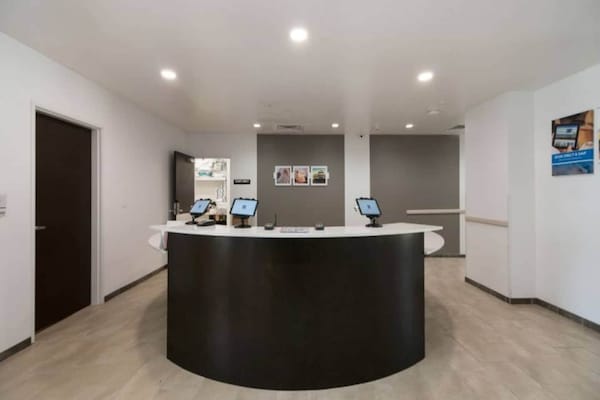 Foto van 1 tweepersoonsbed (Queensize) | Badkuip met toegang voor mi - FloorPlan
