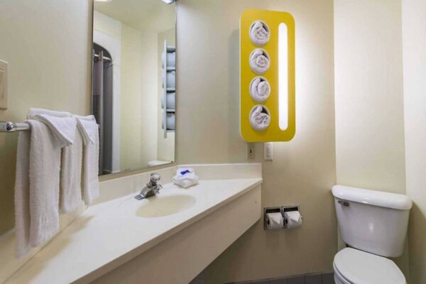 Foto van 1 tweepersoonsbed (queensize) | Rookvrij - Vakantiehuis in Milan - BathRoom