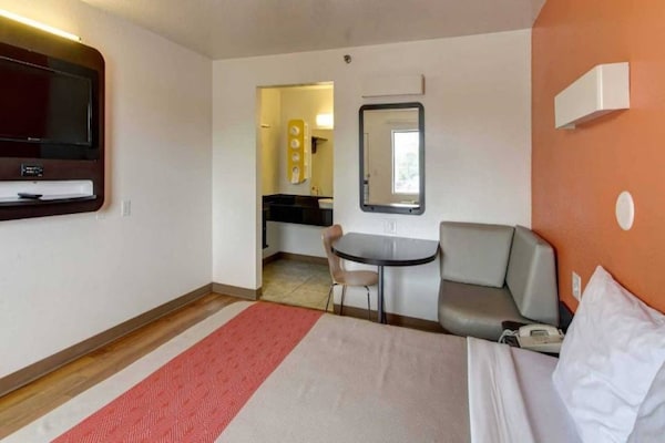 Foto van 1 tweepersoonsbed (queensize)|Niet-roken, koelkast - BedRoom