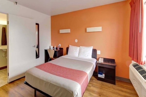 Foto van 1 tweepersoonsbed (queensize)|Niet-roken, koelkast - BedRoom