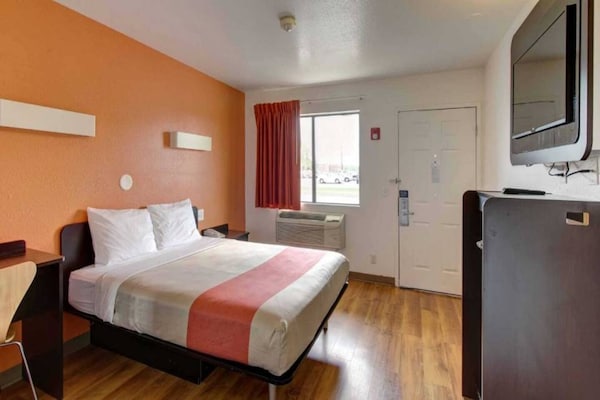 Foto van 1 tweepersoonsbed (queensize)|Niet-roken, koelkast - BedRoom