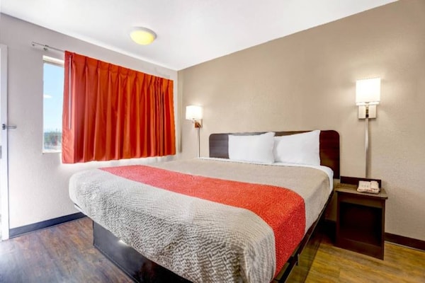 Foto van 1 tweepersoonsbed | Douche (conform ADA/RI-richtlijnen) - BedRoom
