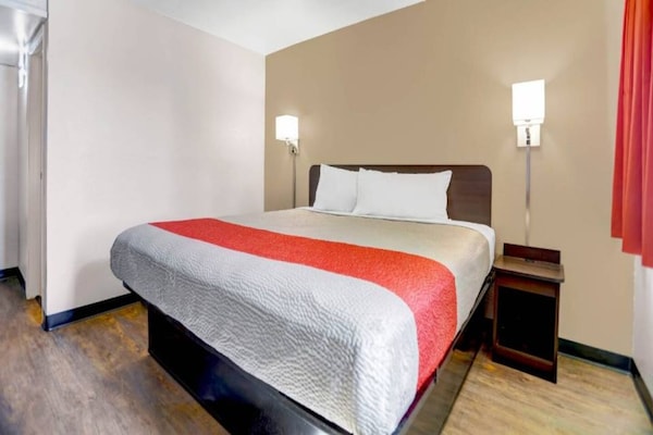 Foto van 1 tweepersoonsbed | Douche (conform ADA/RI-richtlijnen) - BedRoom