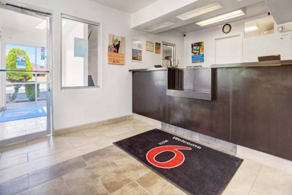 Foto van 1 tweepersoonsbed | Douche (conform ADA/RI-richtlijnen) - FloorPlan