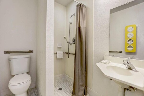 Foto van 1 kingsize bed | Rookvrij - Vakantiehuis in Grants - BathRoom
