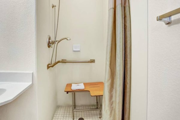 Foto van 1 kingsize bed | Rookvrij - Vakantiehuis in Grants - BathRoom