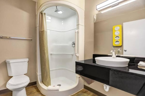 Foto van 1 kingsize bed | Rookvrij - Vakantiehuis in Grants - BathRoom