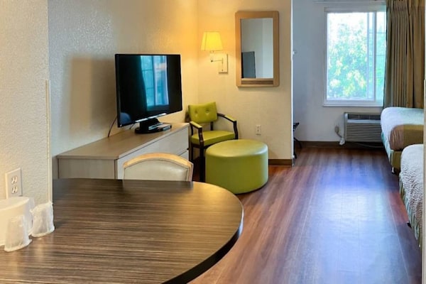 Foto van 1 tweepersoonsbed (queensize) | Niet-roken, Keuken - BedRoom