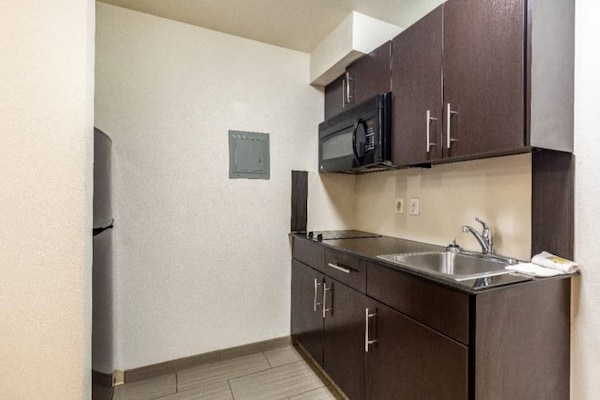 Foto van 1 tweepersoonsbed (queensize) | Rookvrij, Keuken - Vakantiehuis in Orange - Facilities