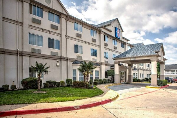 Foto van 1 tweepersoonsbed | Suite, Smk, Slaapbank - Vakantiehuis in Dallas - ExteriorSummer