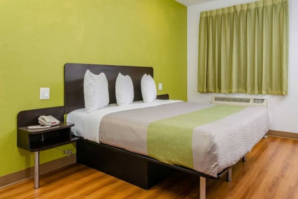 Foto van Queensize bed | Mobiele accessoires | Badkuip | NSMK - BedRoom