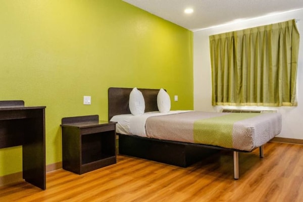 Foto van Queensize bed | Mobiele accessoires | Badkuip | NSMK - Facilities