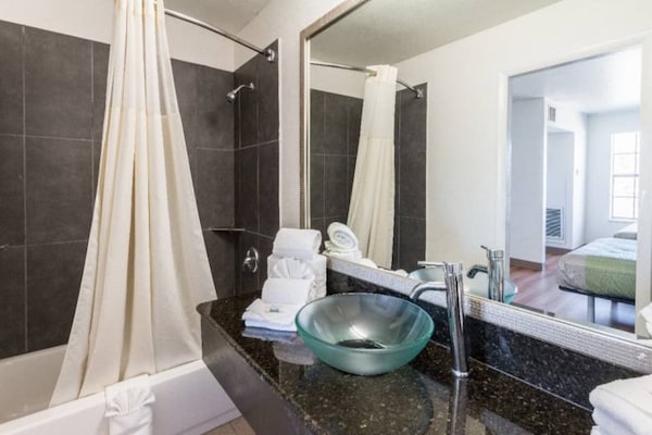 Foto van 1 kingsize bed | Suite, sm, slaapbank - Vakantiehuis in Dallas - Facilities