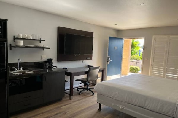 Foto van 1 kingsize bed | Rookvrij, Keuken - Vakantiehuis in Vallejo - Facilities