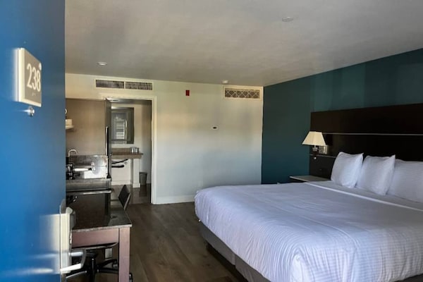 Foto van 1 kingsize bed | Rookvrij, Keuken - Vakantiehuis in Vallejo - Facilities