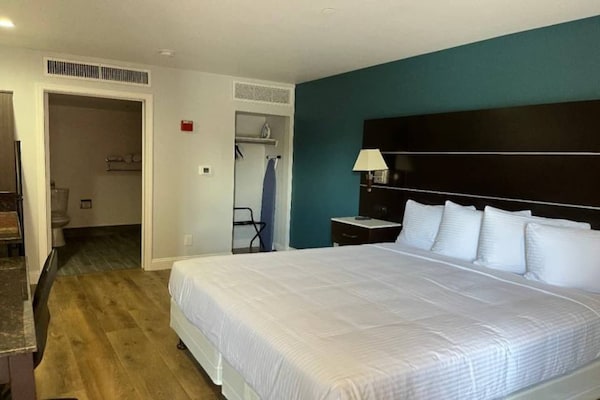 Foto van 1 kingsize bed | Rookvrij, Keuken - Vakantiehuis in Vallejo - Facilities