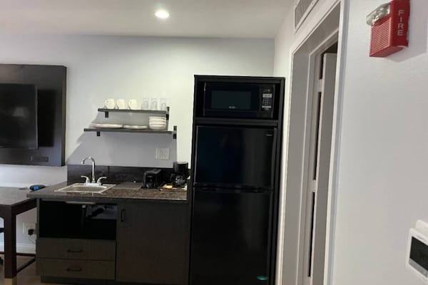 Foto van 1 kingsize bed | Rookvrij, Keuken - Vakantiehuis in Vallejo - Facilities
