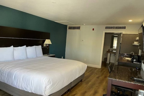 Foto van 1 kingsize bed | Rookvrij, Keuken - Vakantiehuis in Vallejo - Facilities