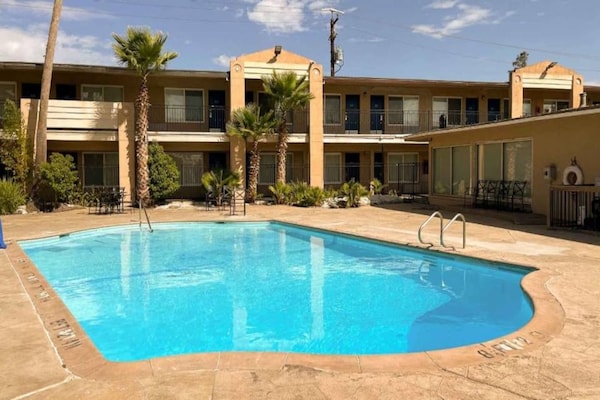 Foto van 1 kingsize bed | Rookvrij, Keuken - Vakantiehuis in Vallejo - Pool