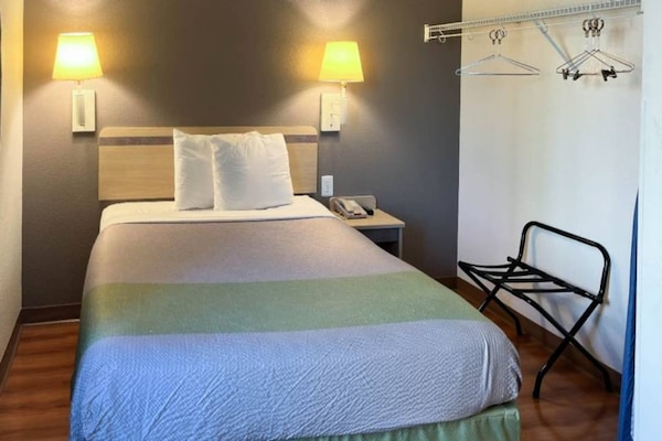 Foto van 1 tweepersoonsbed (queensize) | Toegankelijk voor mindervaliden | NSMK | Keuken - BedRoom