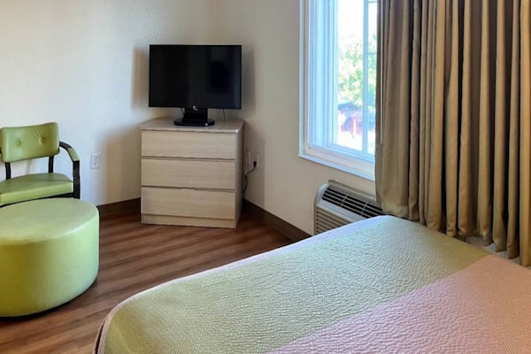 Foto van 1 tweepersoonsbed (queensize) | Toegankelijk voor mindervaliden | NSMK | Keuken - BedRoom