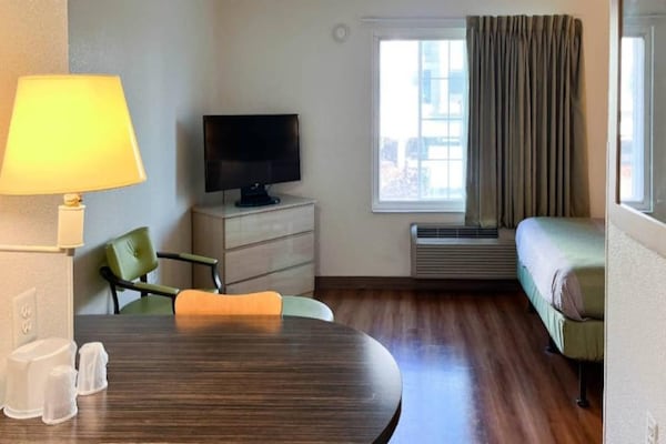 Foto van 1 tweepersoonsbed (queensize) | Toegankelijk voor mindervaliden | NSMK | Keuken - BedRoom