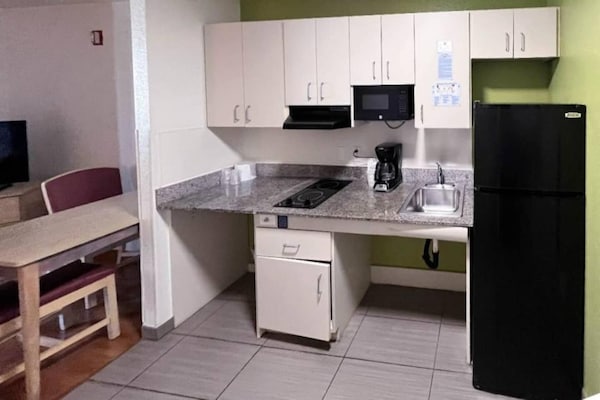 Foto van 1 tweepersoonsbed (queensize) | Toegankelijk voor mindervaliden | NSMK | Keuken - Kitchen